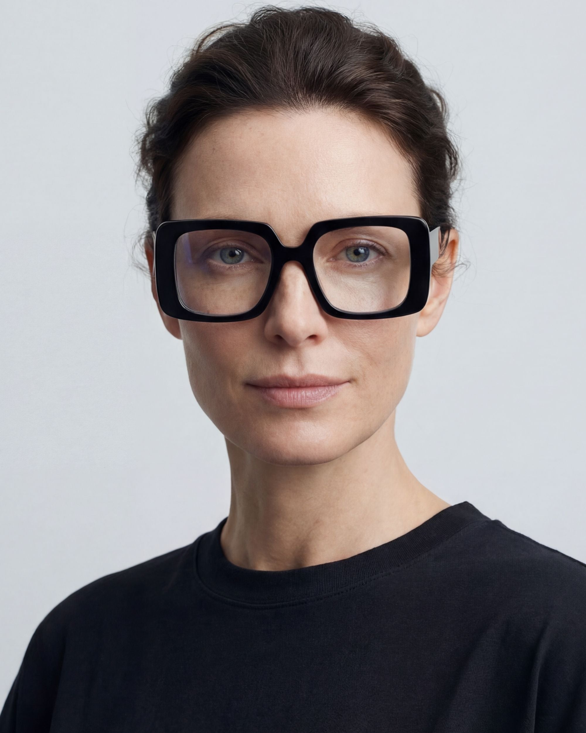 Estrid Black Large Blue Light