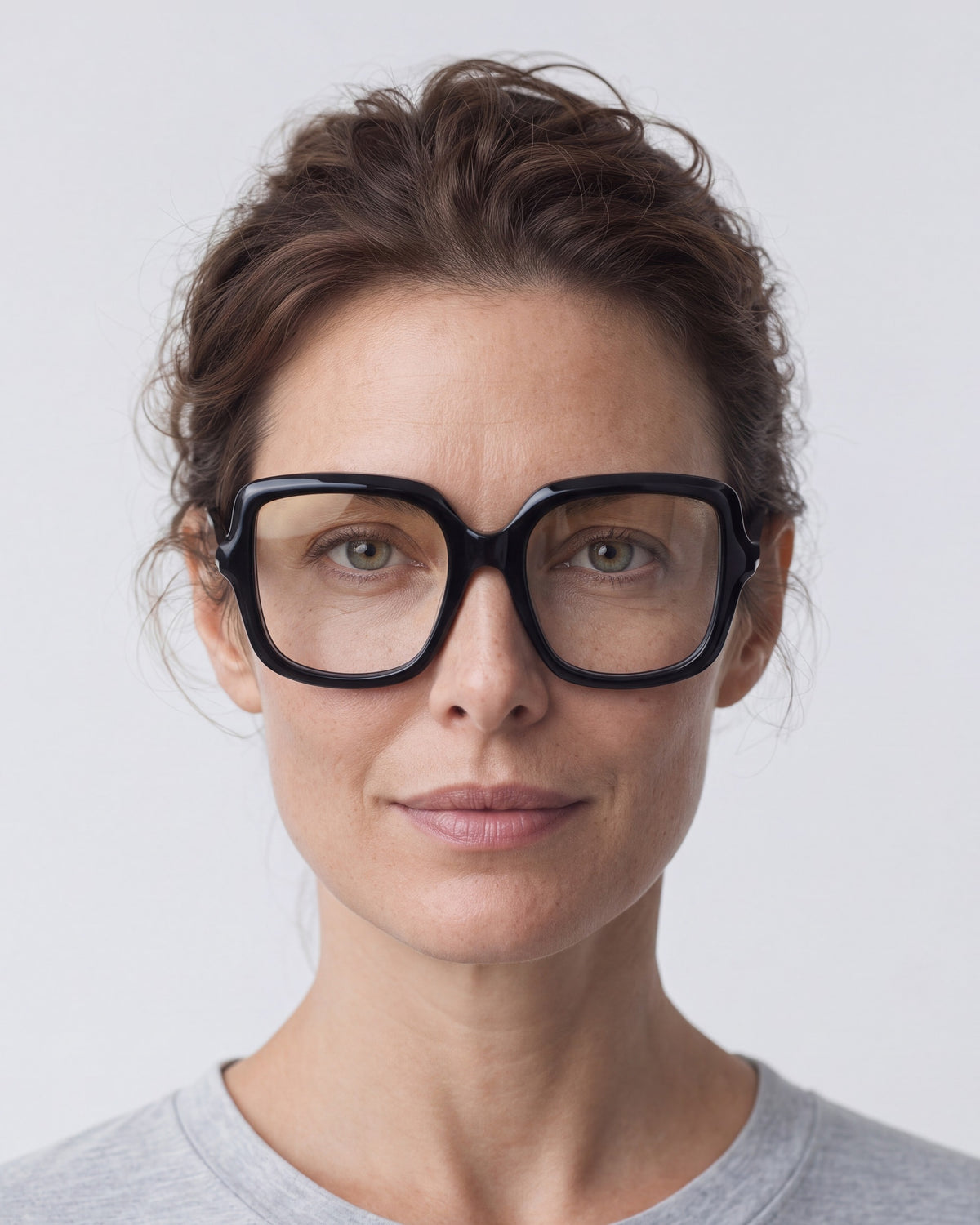 Elara in black, worn, Dawn lenses