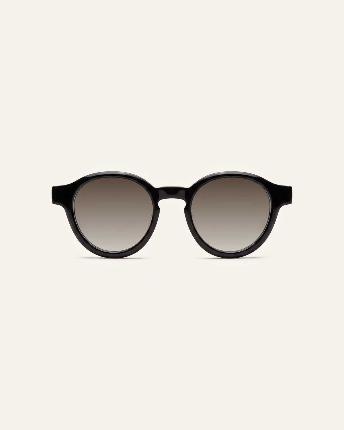 Nora in black, front, Sun lenses