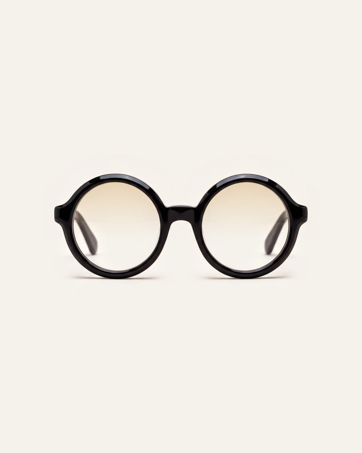 Rakel in black, front, Dawn lenses
