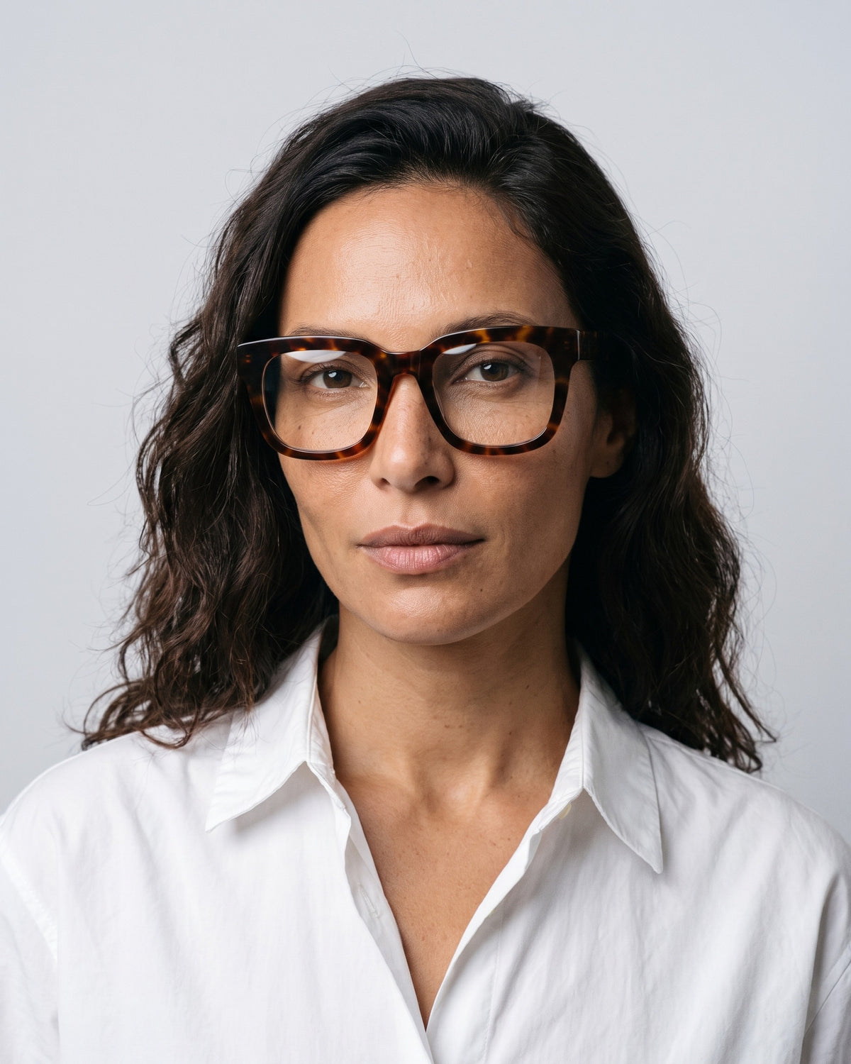 GLAS Dahlia Turtle Brown Readers – worn, studio