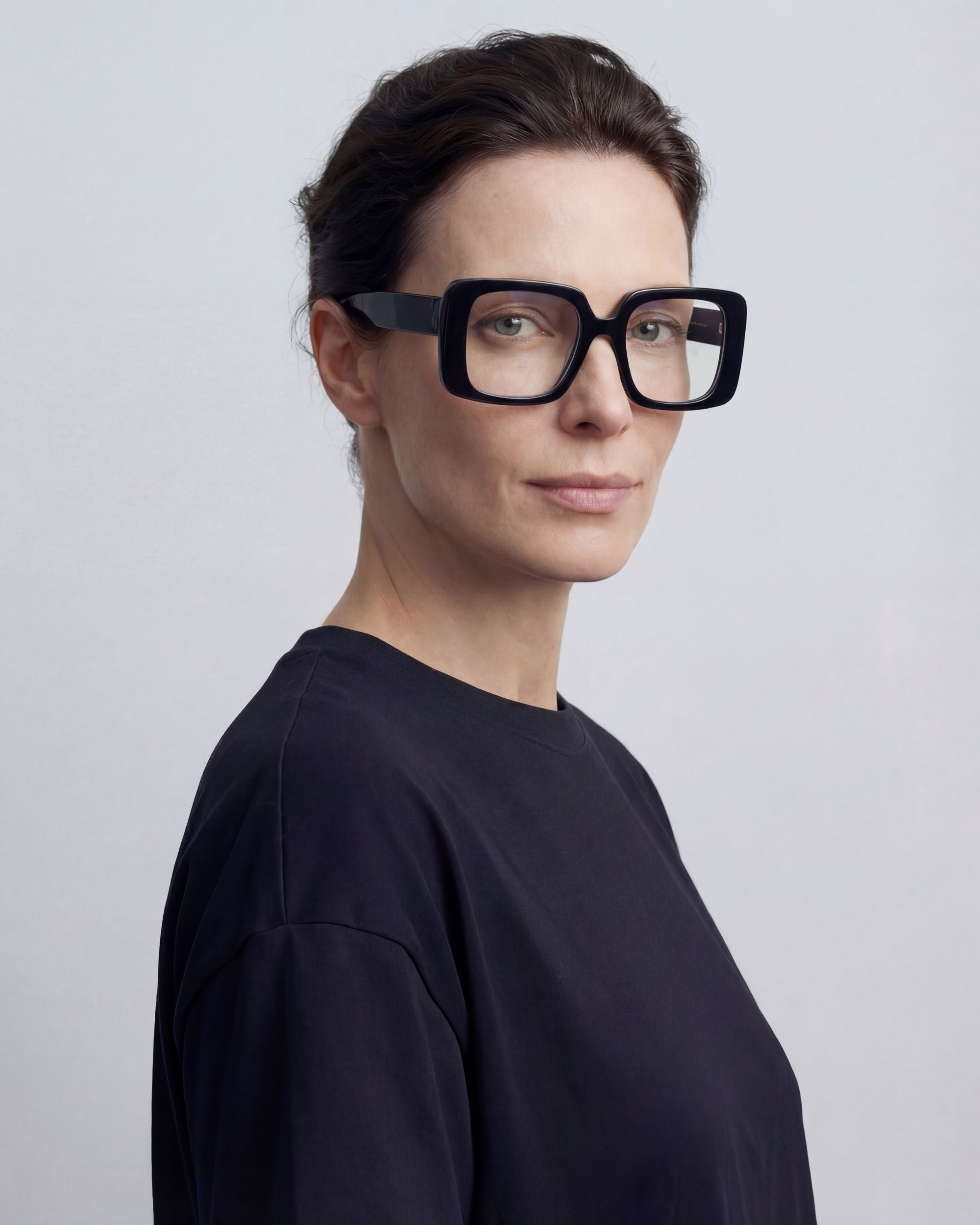 Estrid Black Large Blue Light