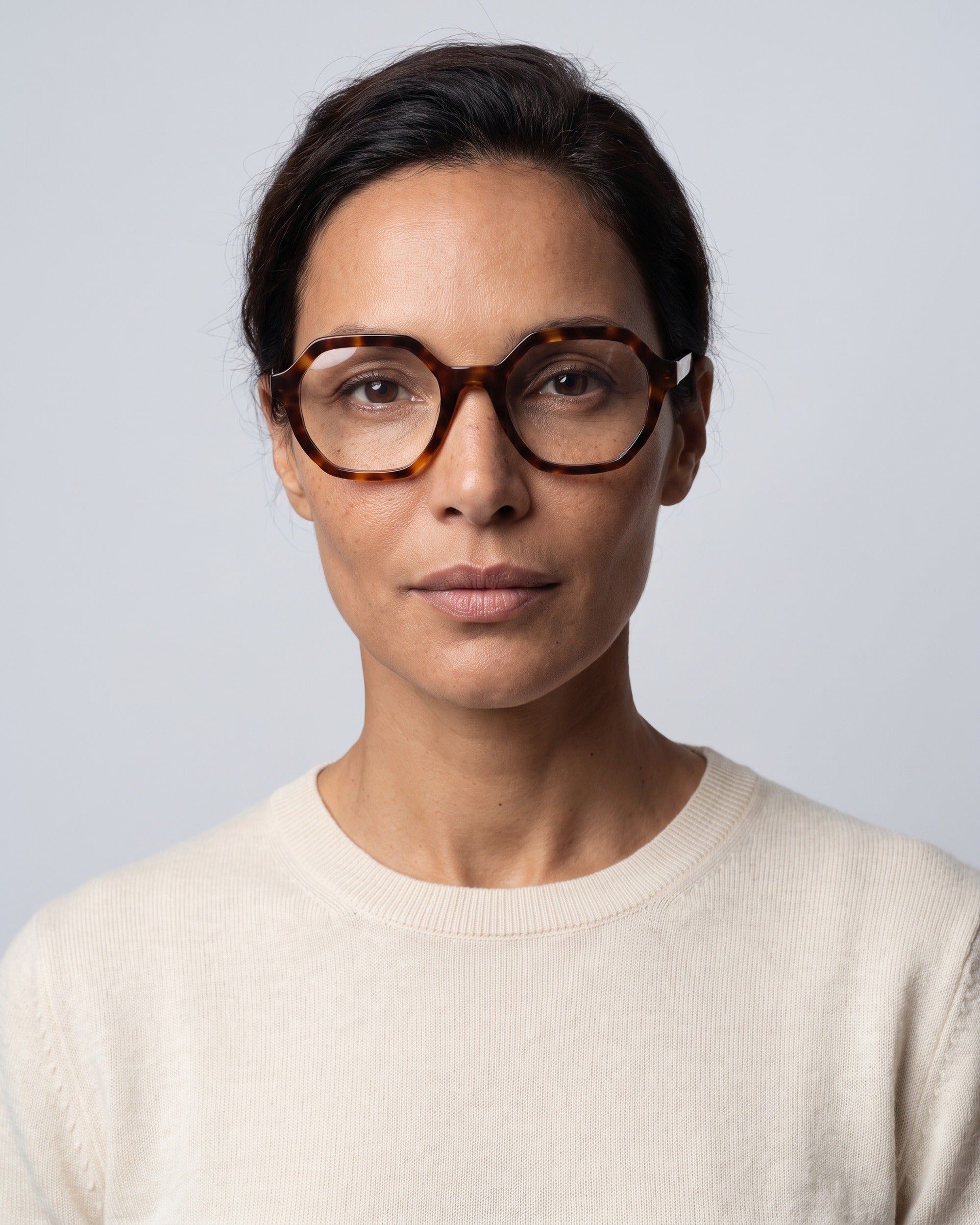 GLAS Lotus Havana Turtle Brown Readers – worn, studio